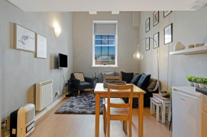 Duplex 3 Bedroom Mezzanine Apartment - Heart of Edinburgh - Sleeps Up to 7 Guests
